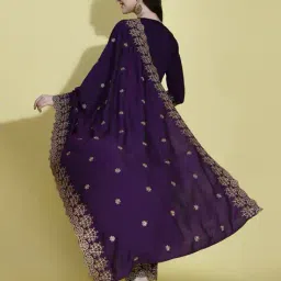 svaraa Women Embroidered Anarkali Kurta Set image 3