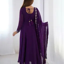 tanuka Women Embroidered Anarkali Kurta Set image 3