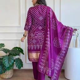 nyrika Women Bandhani Print Straight Kurta Suit Set image 3