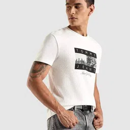 tommy hilfiger Men Logo Regular Fit Crew- Neck T-shirt image 3