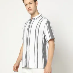 yousta Men Striped Relaxed Fit Shirt image 3