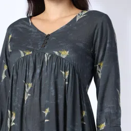 siyahi Women Craft Inspired Floral Print V-Neck Tiered Dress image 4