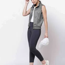 uzarus Sleeveless Jacket with Pockets image 4