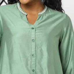 siyahi Women Embroidered Mandarin-Collar Tunic image 4