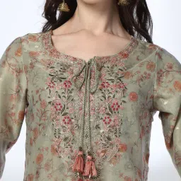 avaasa mix n' match Women Floral Print A-Line Kurta image 4