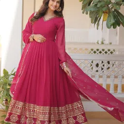 svaraa Women Embroidered Anarkali Kurta Set image 4