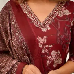 vintage colour Women Floral Straight Kurta Set image 4