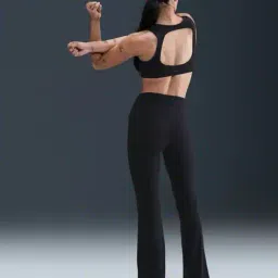 nike Light-Support Lightly Lined Sports Bra image 4