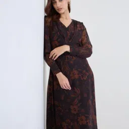 styli Women V-Neck Floral Cuffed Sleeves Fit and Flare Maxi Dress image 4