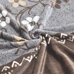 klotthe  Floral Fitted Woolen Double Bedsheet with 2 Pillow Covers image 4