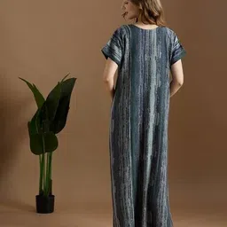 nightspree Women Printed V-Neck Nightie image 4