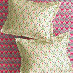 portico 210 TC Printed Double Bedsheet with Pillow Covers & Towel Set image 4