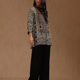 soch Women Mandarin Collar Straight Tunic image 4