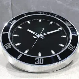 random Night View & Easy-to-Read Round Wall Clock  image 4