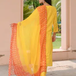 dayaachi Women Printed Straight Kurta with Pants & Dupatta Set image 4