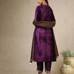 soch Women Embroidery Kurta Set image 4