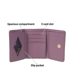 mochi Women Quilted Bi-fold Wallet image 4