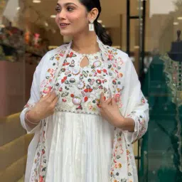 svaraa Women Embroidered Anarkali Kurta Suit Set image 4