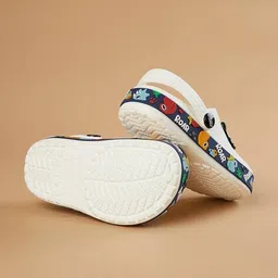 fame forever by lifestyle Boys Slippers with Synthetic Upper image 4