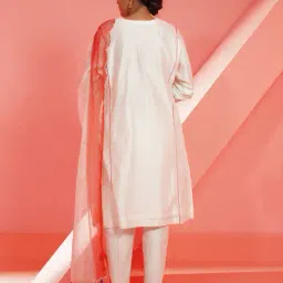 reemrasha Women Embroidered Kurta Suit Set image 4