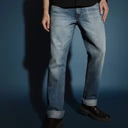 lee Men Mid Washed Straight Jeans image 5