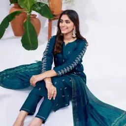 aradhna Women Embroidered Straight Kurta Set with Dupatta image 5