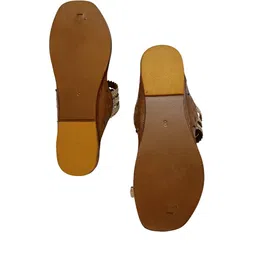 paiposh Women Toe-Ring Kolhapuri Sandals image 5