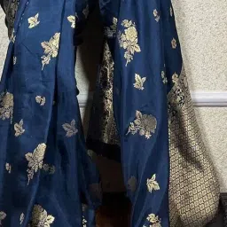 saree mall Floral Print Zari Woven Saree image 5