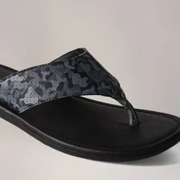 buda jeans co Camouflage Print Thong-Strap Sandals image 5