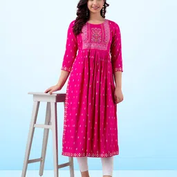 vnyashri Women Embroidered Flared Kurta image 5