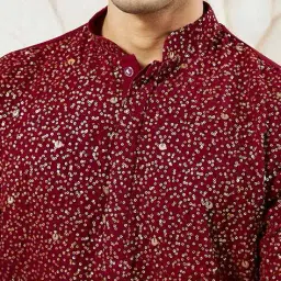 vastramay Men Embellished Regular Fit Long Kurta with Mandarin Collar image 5