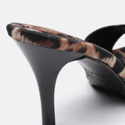 axium Women Printed Slip-On Stilettos image 5