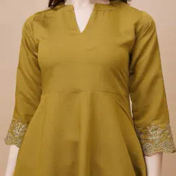 svaraa Women Embroidery Kurta Set image 5