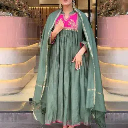 gosriki Women Embroidered Anarkali Kurta Set image 5