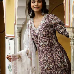 yashika Women Floral Straight Kurta Set image 5