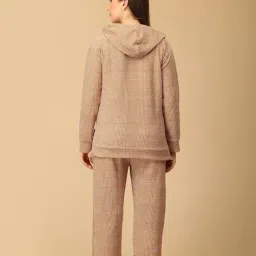 the mom store Women Checked Nightsuit Set image 5