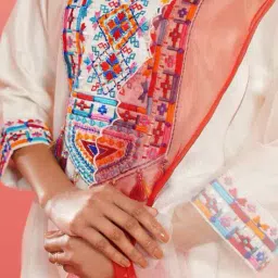 reemrasha Women Embroidered Kurta Suit Set image 5