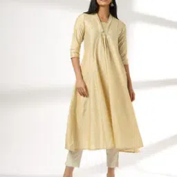 avaasa mix n' match Women Floral Print Flared Kurta with Insert Pocket-picture-32