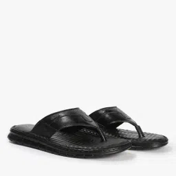 lee cooper Men Leather Thong-Strap Sandals with Textured Footbed image 1