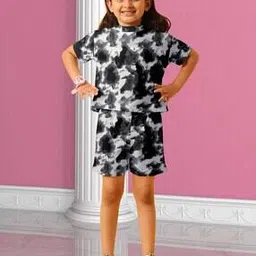 amreliya enterprise Girls Printed T-Shirt & Shorts Set-picture-15