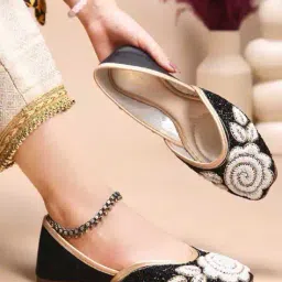 jm looks Women Embroidered Slip-On Juttis image 1
