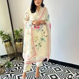 dream royal Women Embroidered Straight Kurta Suit Set -picture-30