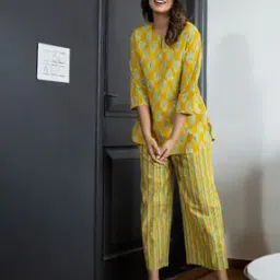 feathers closet Women Paisley Print Top & Palazzo Set-picture-41