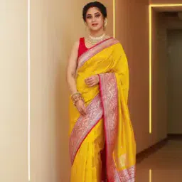 Women Printed Saree with Contrast Border-image-1