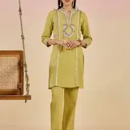Women Embroidered Straight Kurta Suit Set-image-15