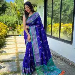 svaraa Women Woven Saree with Contrast Border-picture-14