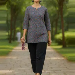 revangi Women Floral Print Straight Tunic image 1