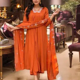 gosriki Women Embroidery Anarkali Kurta Set image 1