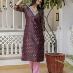 svaraa Women Embroidery Kurta image 1