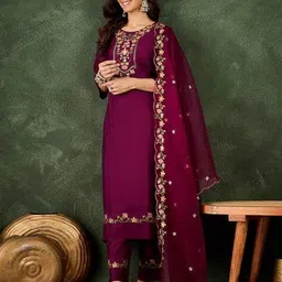 vredevogel Women Embroidered Straight Kurta Set image 1